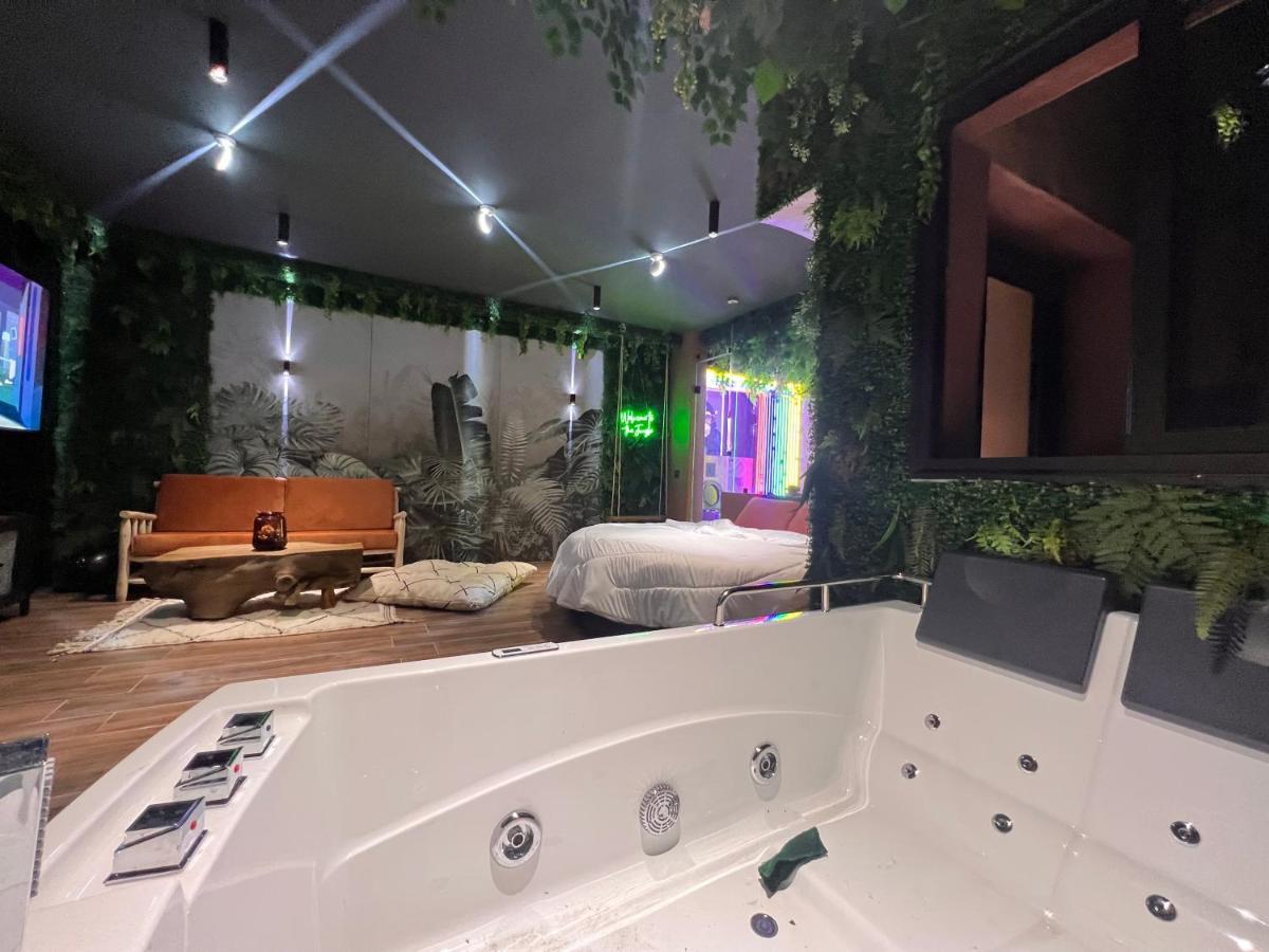 Jungle Au Centre De Marrakech Avec Jacuzzi ! Bed & Breakfast Marrakesh Exterior photo